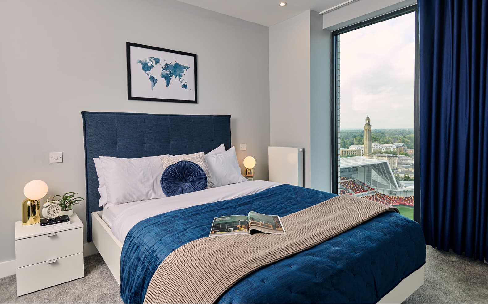 Bedroom, with twin side tables and lamps
